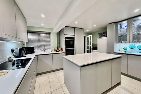 5 bedroom detached house for sale, Philip Drive, Flackwell Heath HP10