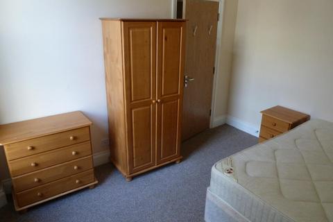 3 bedroom house share to rent, 39B Connaught Avenue