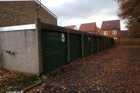 Garage to rent, Almswood Road, Tadley RG26