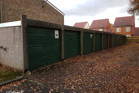 Garage to rent, Almswood Road, Tadley RG26