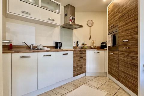 1 bedroom flat for sale, Wallis Square, Farnborough GU14