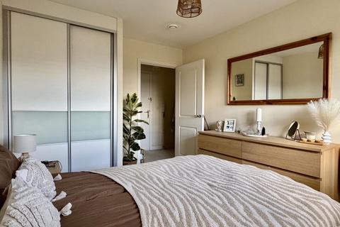 1 bedroom flat for sale, Wallis Square, Farnborough GU14