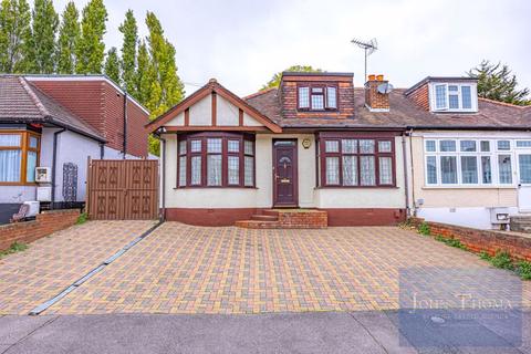 4 bedroom semi-detached house to rent, Roding Lane North, Woodford Green IG8