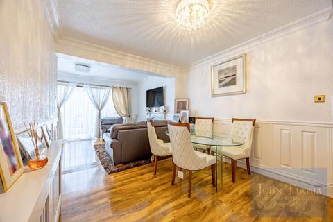 4 bedroom semi-detached house to rent, Roding Lane North, Woodford Green IG8