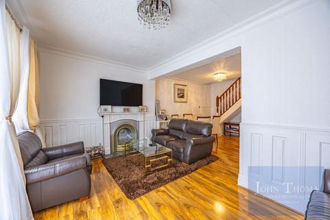 4 bedroom semi-detached house to rent, Roding Lane North, Woodford Green IG8