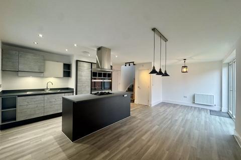 4 bedroom detached house to rent, Celadon Drive, Coalville LE67