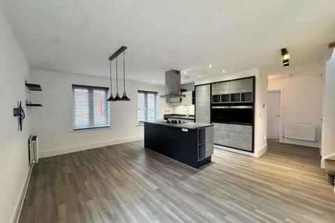 4 bedroom detached house to rent, Celadon Drive, Coalville LE67