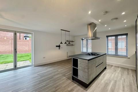 4 bedroom detached house to rent, Celadon Drive, Coalville LE67