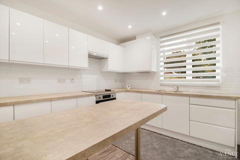 3 bedroom semi-detached house to rent, New Road, Aldridge, Walsall, WS9 0JN