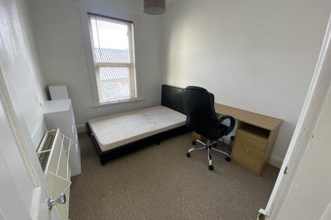 4 bedroom house share to rent, 32 Eton Place