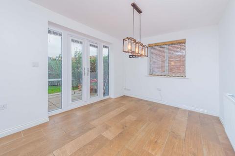 5 bedroom detached house to rent, Lawley, Telford TF4