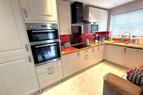 3 bedroom semi-detached house for sale, Bushmead, Luton LU2