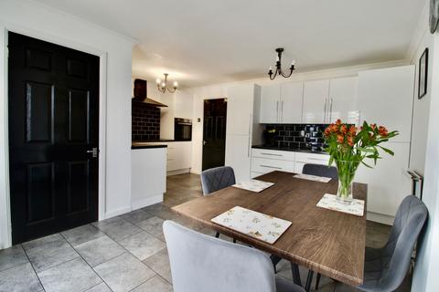 5 bedroom semi-detached house for sale, Sussex Avenue, Harold Wood  RM3