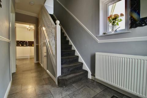 5 bedroom semi-detached house for sale, Sussex Avenue, Harold Wood  RM3