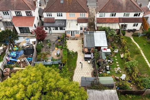 3 bedroom semi-detached house for sale, Eastern Avenue East, Romford RM1