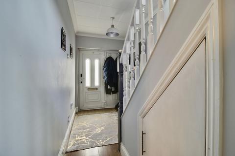 3 bedroom semi-detached house for sale, Eastern Avenue East, Romford RM1