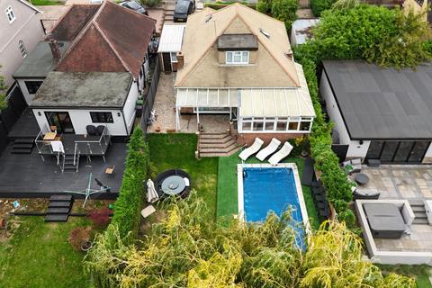 4 bedroom detached bungalow for sale, Hubbards Chase, Hornchurch RM11