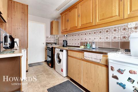 3 bedroom end of terrace house for sale, Broom Road, Lowestoft