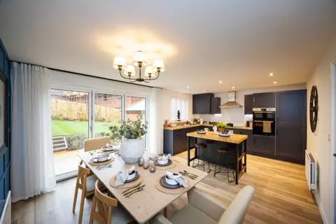 4 bedroom detached house for sale - Photo 6