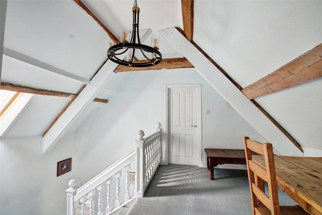 Landing 2nd Floor