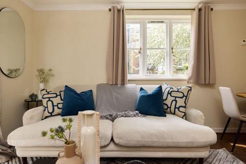 2 bedroom apartment to rent, Brompton Park Crescent, London, SW6