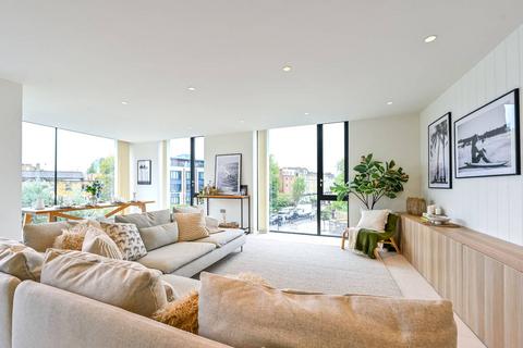 3 bedroom flat to rent, Oval Road, Camden, London, NW1
