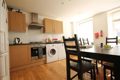 5 bedroom apartment to rent, Belle Grove Terrace, Spital Tongues