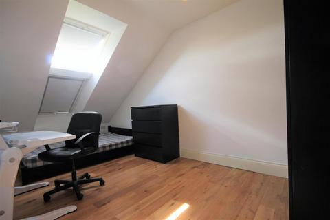 5 bedroom apartment to rent, Belle Grove Terrace, Spital Tongues