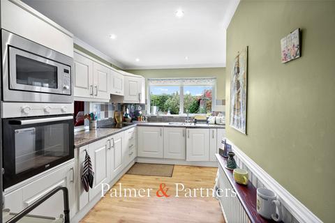 3 bedroom bungalow for sale, Milford Close, Wivenhoe, Colchester, Essex, CO7