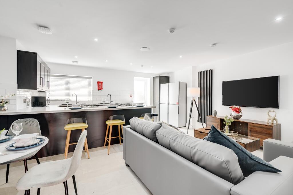 A spacious and bright contemporary living room ...