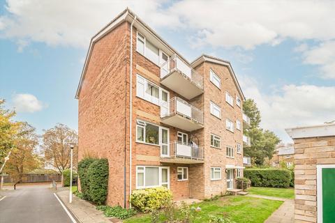 1 bedroom flat for sale, Elton Close, Kingston Upon Thames KT1