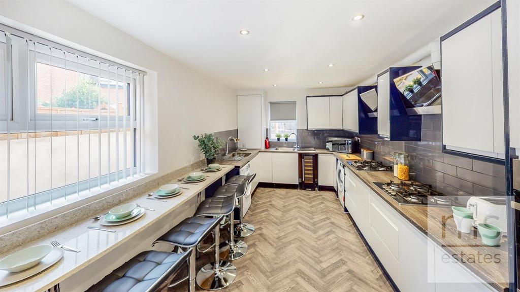 64-Sherwin-Road-Kitchen.jpg