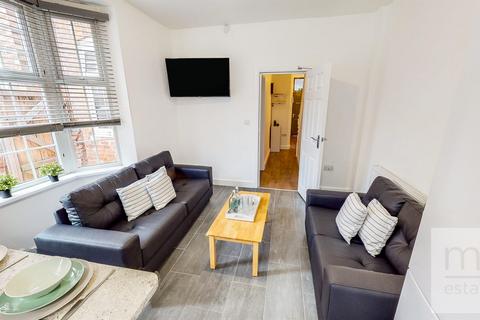 6 bedroom end of terrace house to rent, Bute Avenue, Nottingham NG7