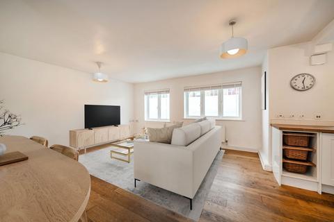 2 bedroom flat for sale, Prince Edward Road, London E9