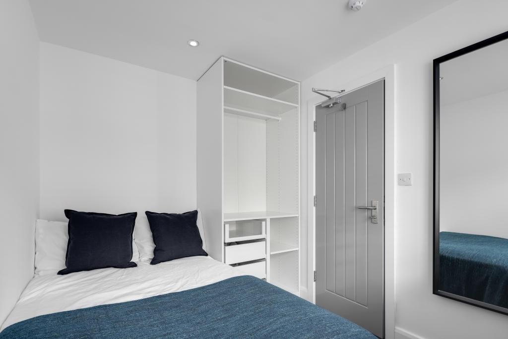 A well-maintained double bedroom featuring a co...