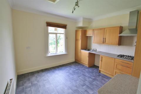 3 bedroom flat to rent, Meteor Road, Westcliff-On-Sea