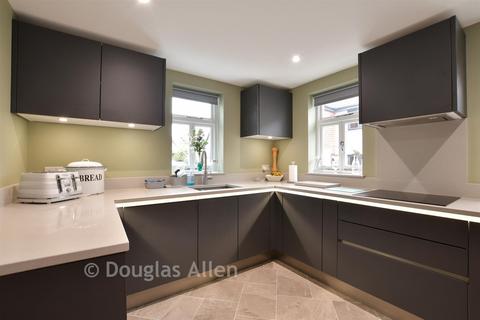 3 bedroom semi-detached house for sale, Larkin Close, Hutton, Brentwood, Essex