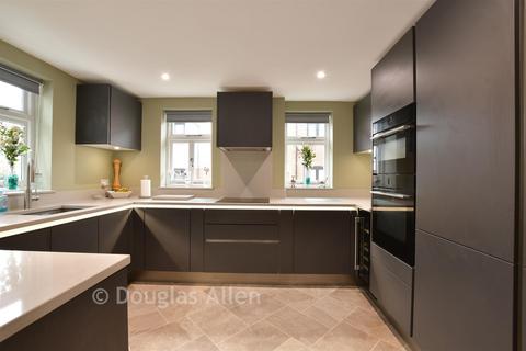 3 bedroom semi-detached house for sale, Larkin Close, Hutton, Brentwood, Essex