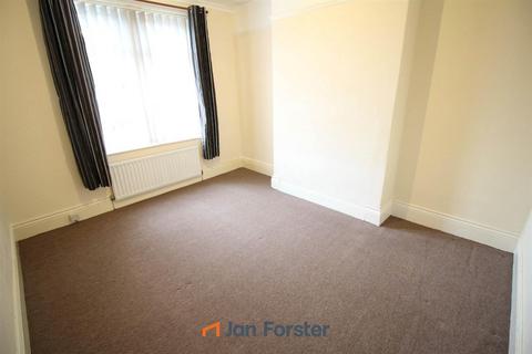 1 bedroom flat for sale, East View, Wide Open, Newcastle Upon Tyne
