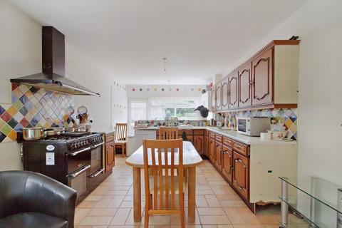 undefined, Heol Dowlais, Efail Isaf, Pontypridd, CF38