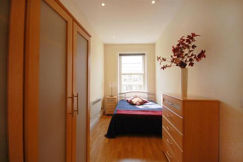 1 bedroom flat to rent, Southwell Gardens, London SW7