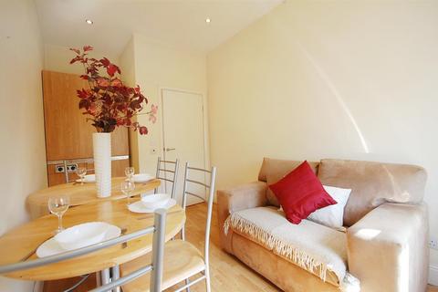 1 bedroom flat to rent, Southwell Gardens, London SW7