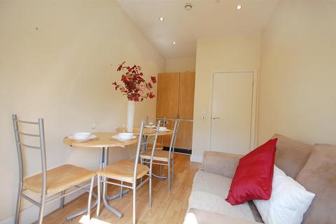 1 bedroom flat to rent, Southwell Gardens, London SW7