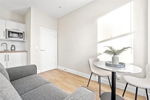 1 bedroom flat to rent, Southwell Gardens, London SW7