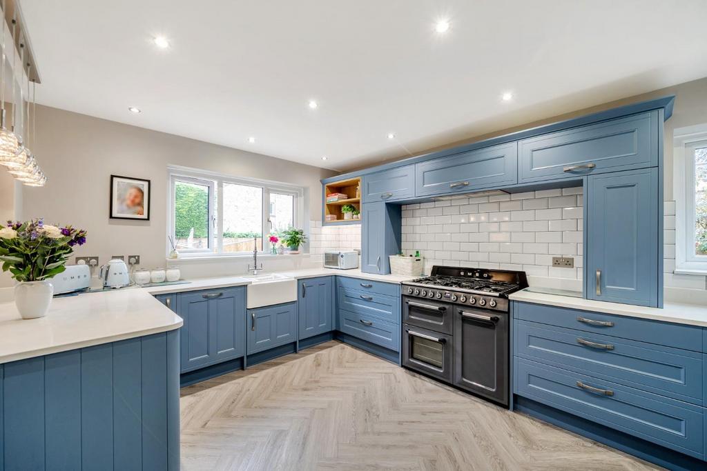 Kitchen 1.jpg