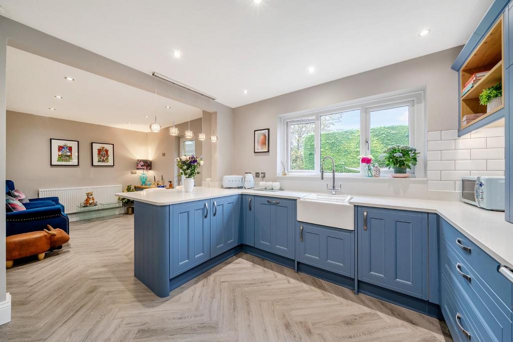 Kitchen 2.jpg