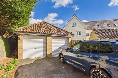 4 bedroom semi-detached house for sale, Woden Avenue, Stanway