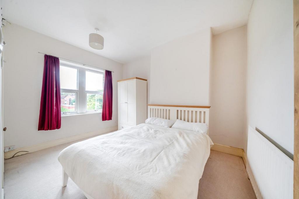 Principle bedroom 2.jpg