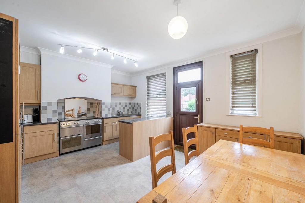 Kitchen 1.jpg