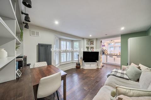 2 bedroom flat for sale, Beaconsfield Road, London, N11